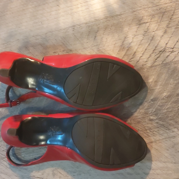 Patent red heels size 7.5 - Picture 3 of 4